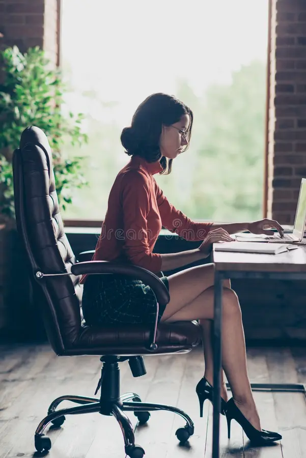 vertical-profile-side-view-nice-charming-attractive-serious-focused-corporate-executive-director-secretary-assistant-loft-146899191